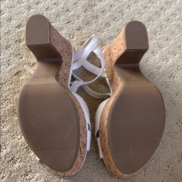 American Rag shoe/sandle - Picture 2 of 3